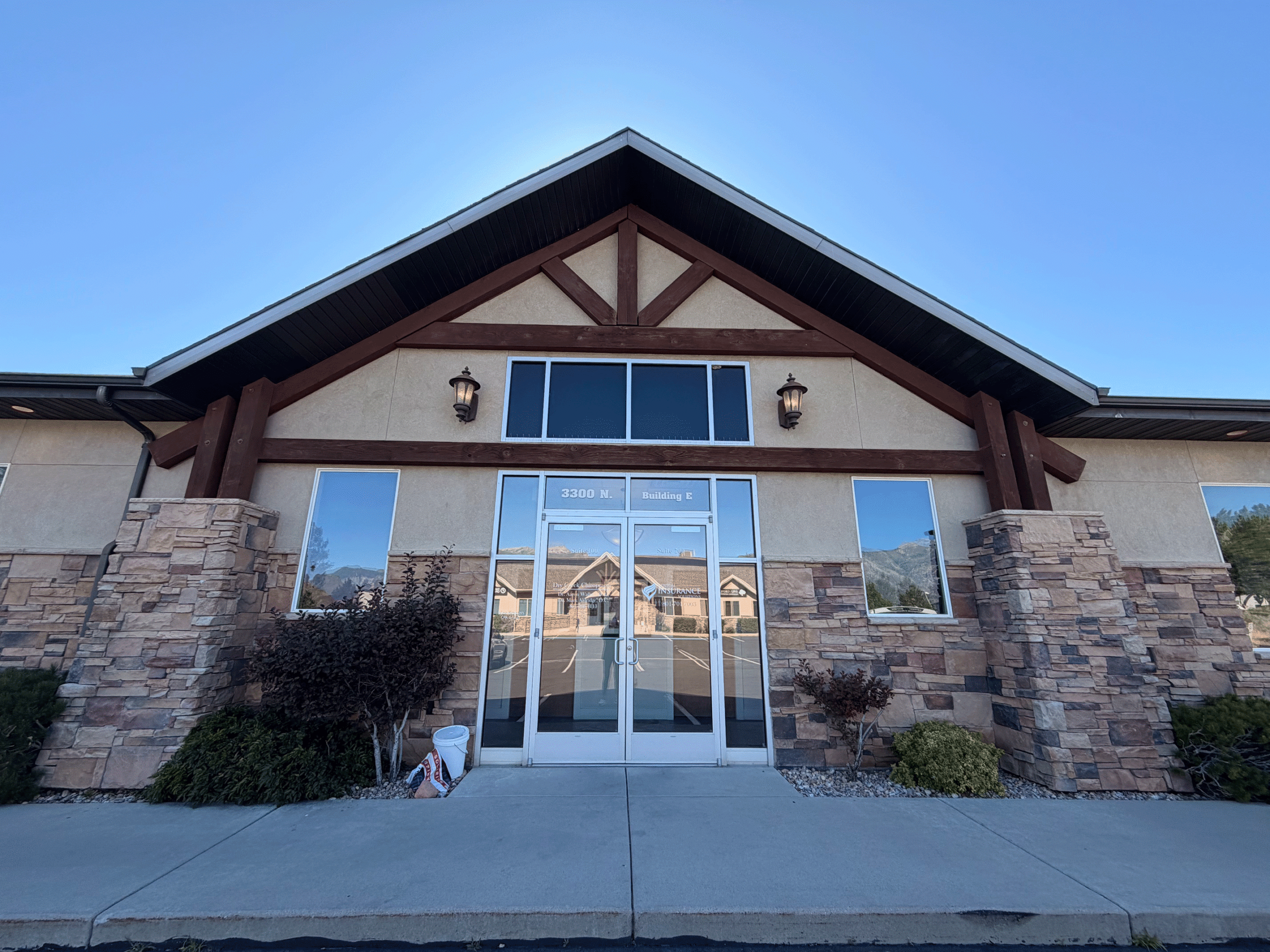 Outside of the front of the Dry Creek Chiropractic office building in Lehi, Utah.